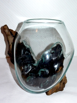 Glasvase auf Naturholz - bauchig